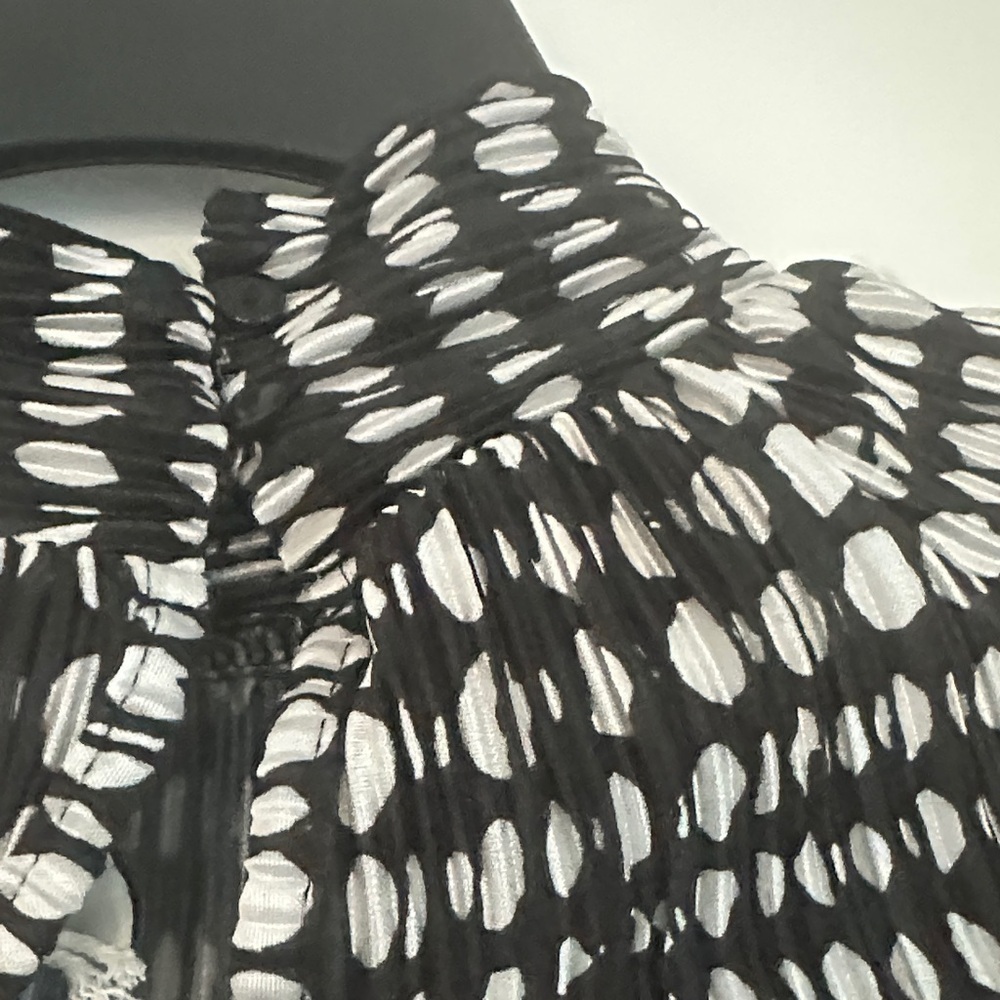 Joie Black and White Long Sleeve Top - Picture 7 of 9